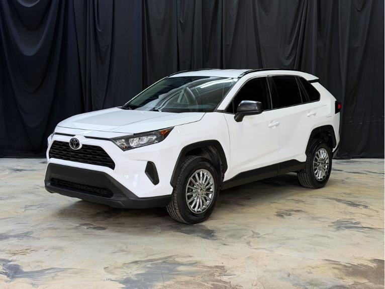 2020 Toyota RAV4 LE's photo