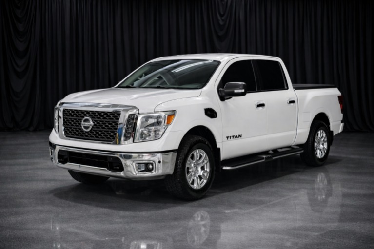 2017 Nissan Titan SV 4X4 Crew Cab's photo