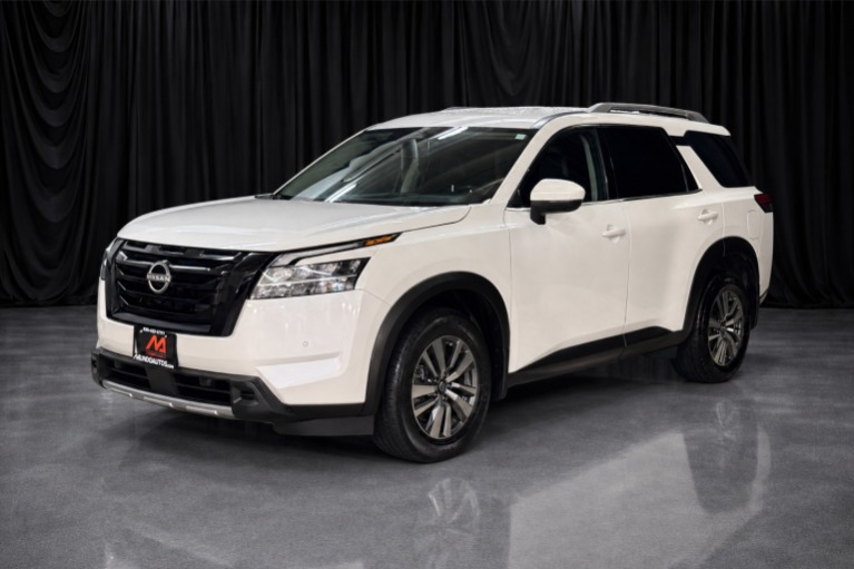 2023 Nissan Pathfinder SL 4WD's photo