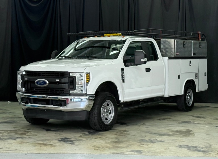 Used 2019 Ford F350 Super Duty Super Cab & Chassis XL Cab & Chassis 4D for sale $24,995 at Mundo Autos INC. in Elgin IL
